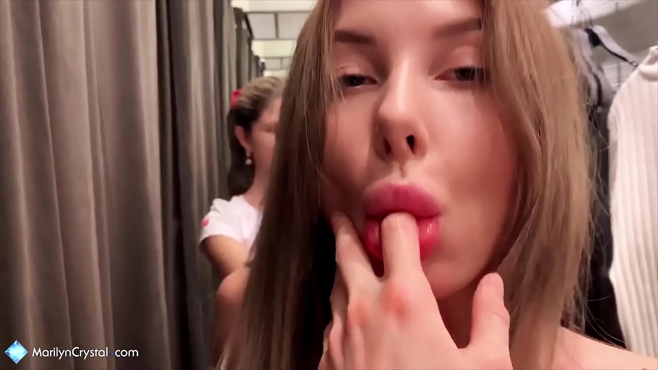 Đồng tính nữ thủ dâm và liếm âm hộ cửa hàng - gin gerson crystal marilyn